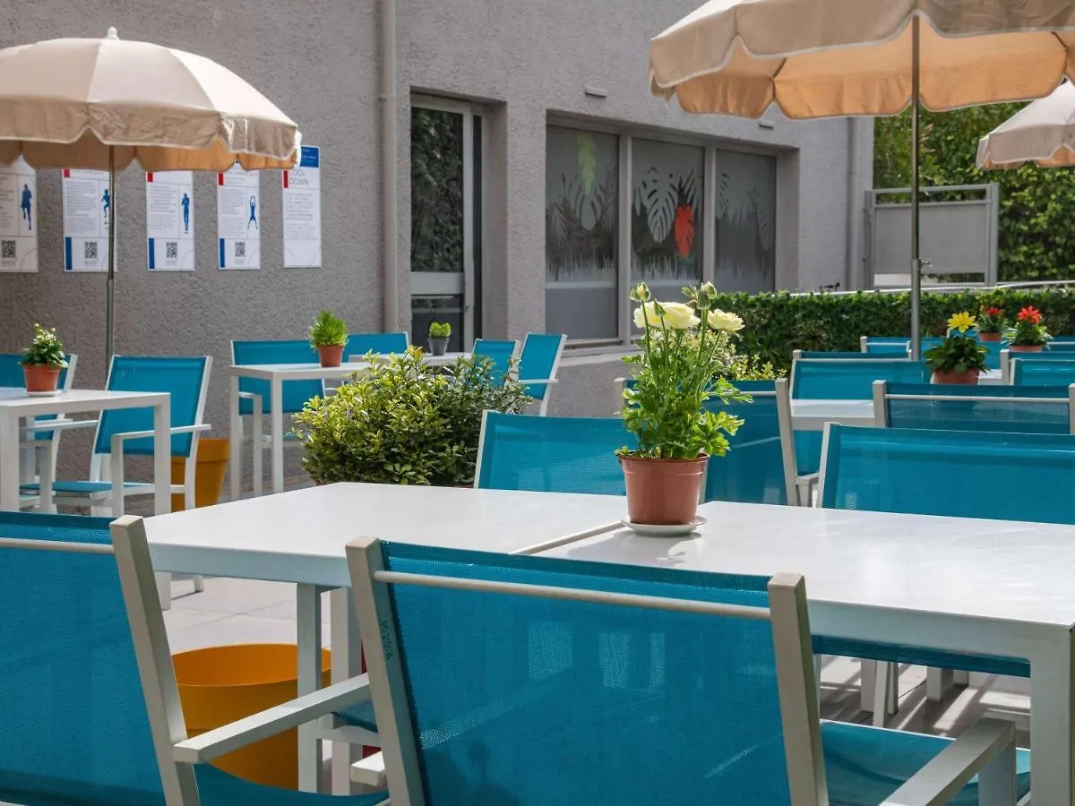 Ibis Budget Menton Bord De Mer Отель