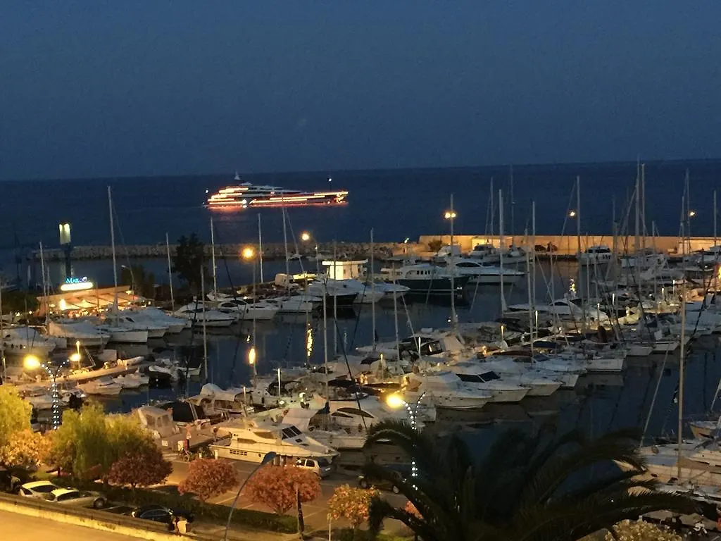 Ibis Budget Menton Bord De Mer Отель